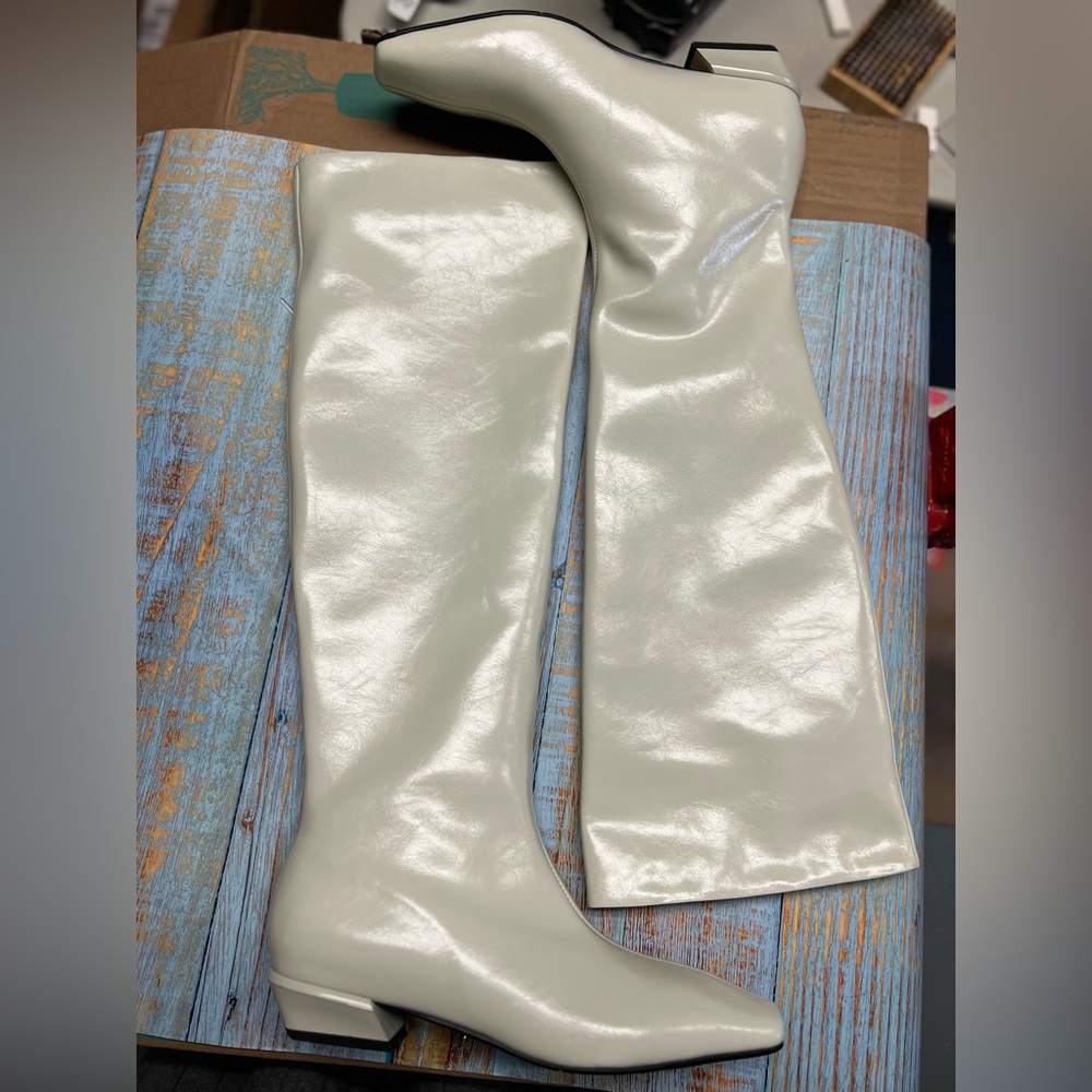 Cream Knee-High leather Boots